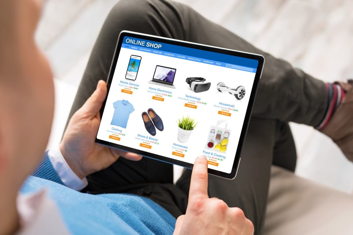 Holiday Banner in E-commerce: How to Sell While Away?